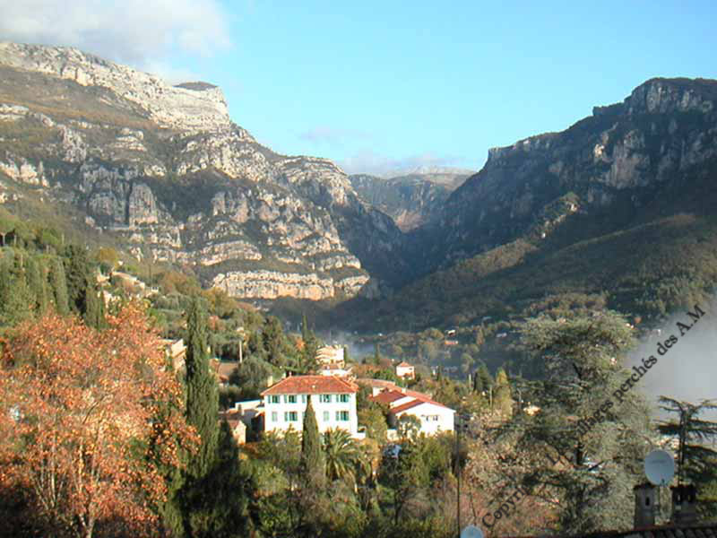Vue sur le d�but des gorges du Loup