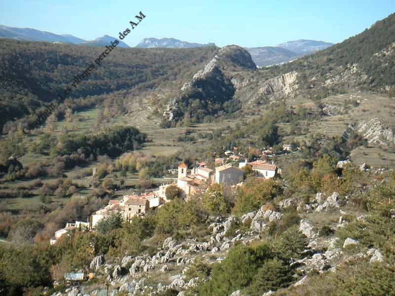 Coursegoules vue des cr�tes.