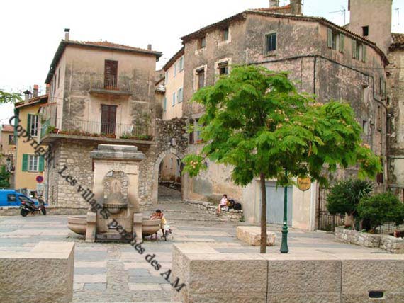 L'entr�e du village