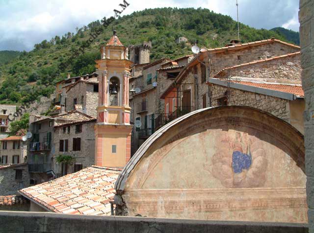 Le trompe l'oeil de la chapelle et son clocher