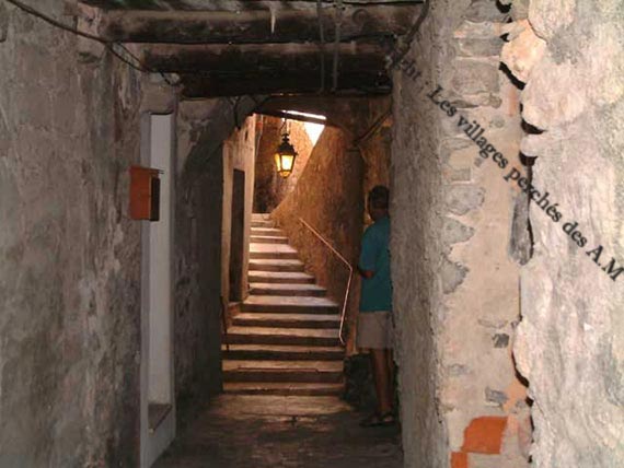 Ruelle tunnel