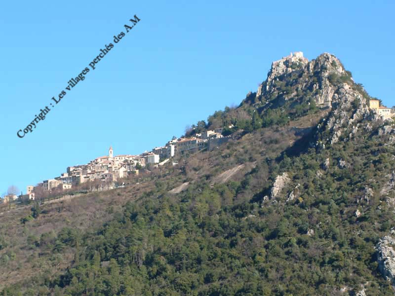 Sainte Agn�s domin� par le ch�teau