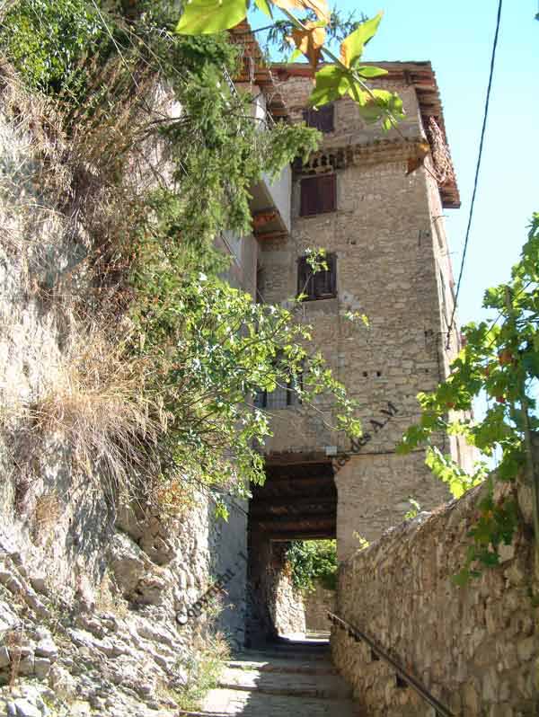 Pour monter au village