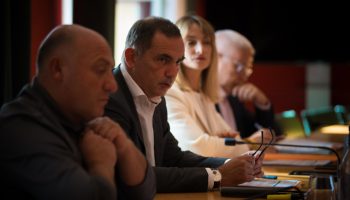 , Politique linguistique, l’exécutif sans langue de bois